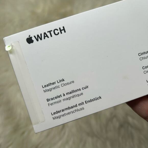 Apple Watch Band - Leather Link (41mm) - Ink - M/L New MP843ZM/A - Picture 2 of 4